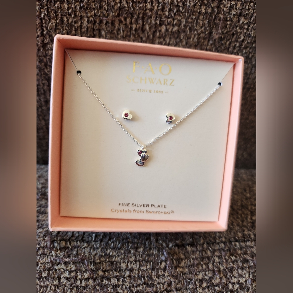 FAO Schwarz Heart Necklace And Earrings Set New In Box